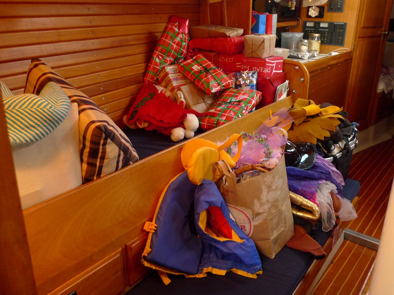 Merry Christmas from s/v Convivia